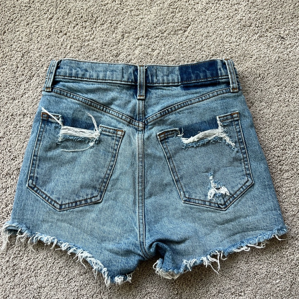 Abercrombie High Rise Mom Short - Picture 2 of 2